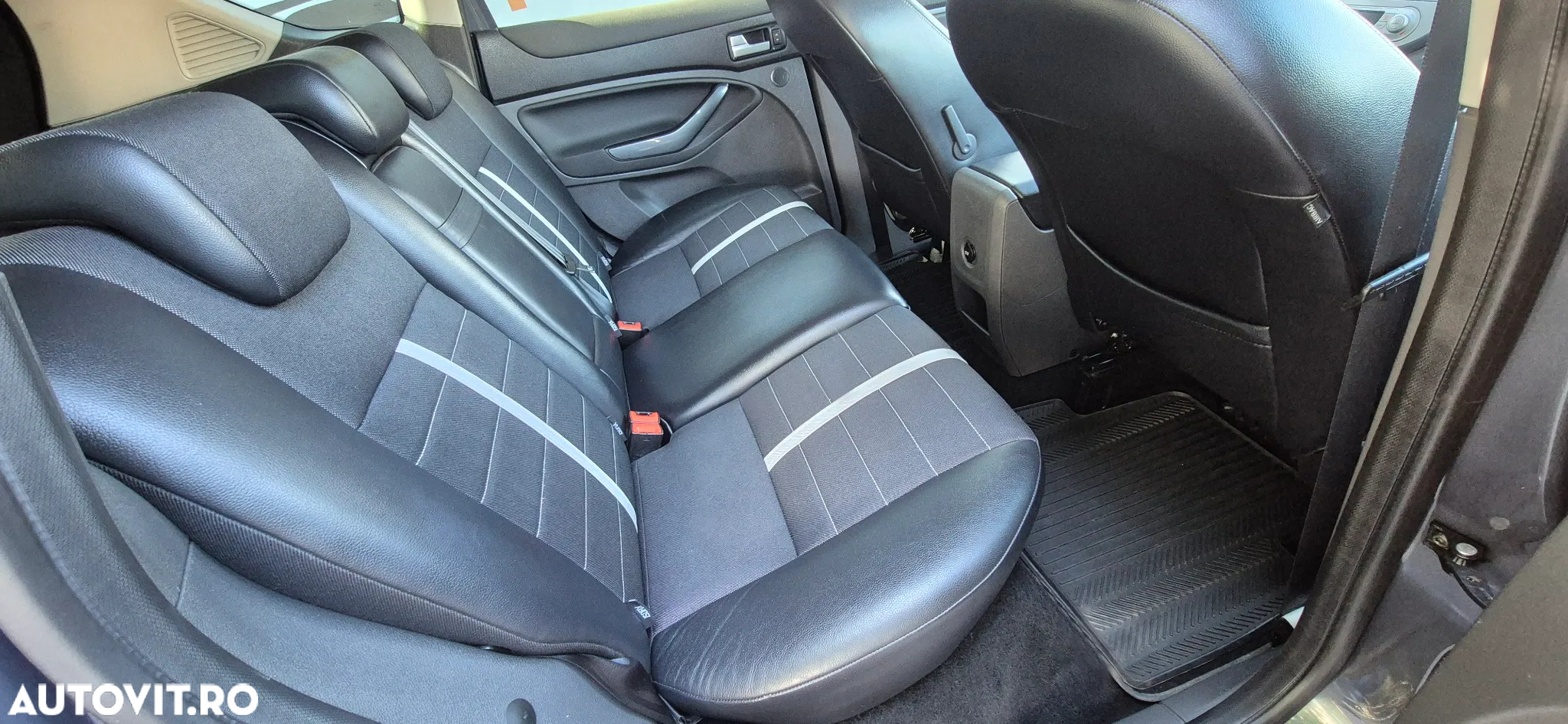 Ford Kuga 2.0 TDCi 4x4 Titanium - 16