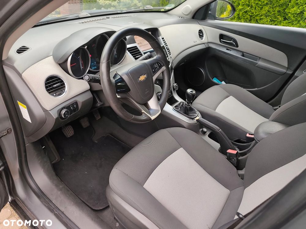 Chevrolet Cruze 1.6 - 9