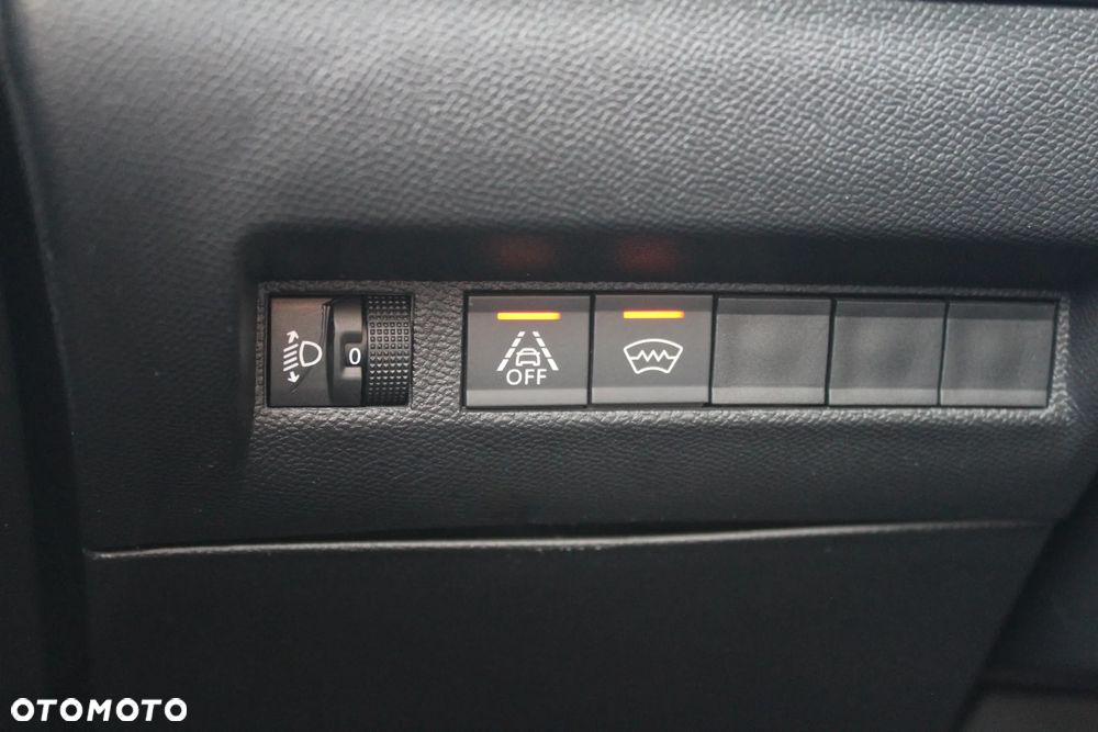 Peugeot 2008 1.5 BlueHDi Allure Pack S&S - 23