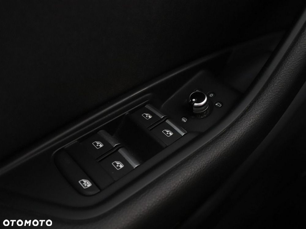 Audi A4 Avant 2.0 TFSI ultra S tronic design - 36