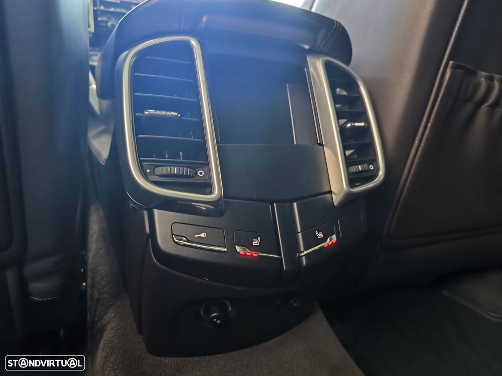 Porsche Cayenne - 29