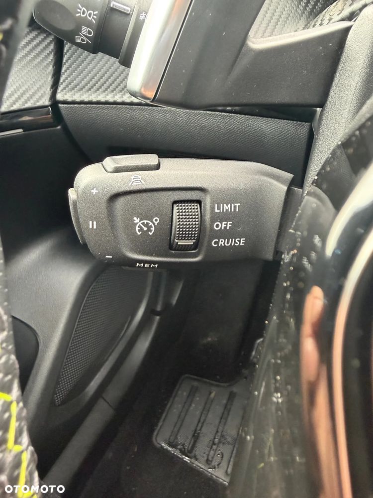 Peugeot 2008 PureTech 155 EAT8 GT Pack - 26