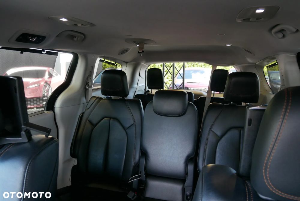 Chrysler Pacifica - 29