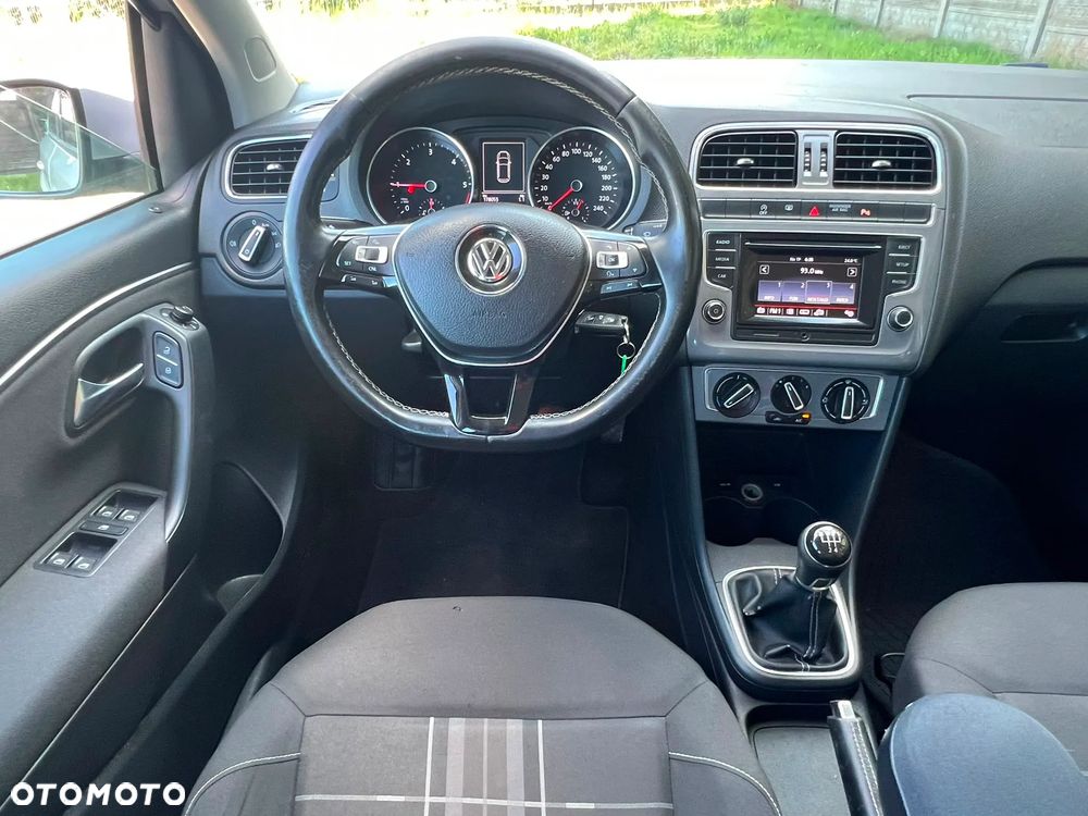 Volkswagen Polo 1.4 TDI Blue Motion Technology Lounge - 24