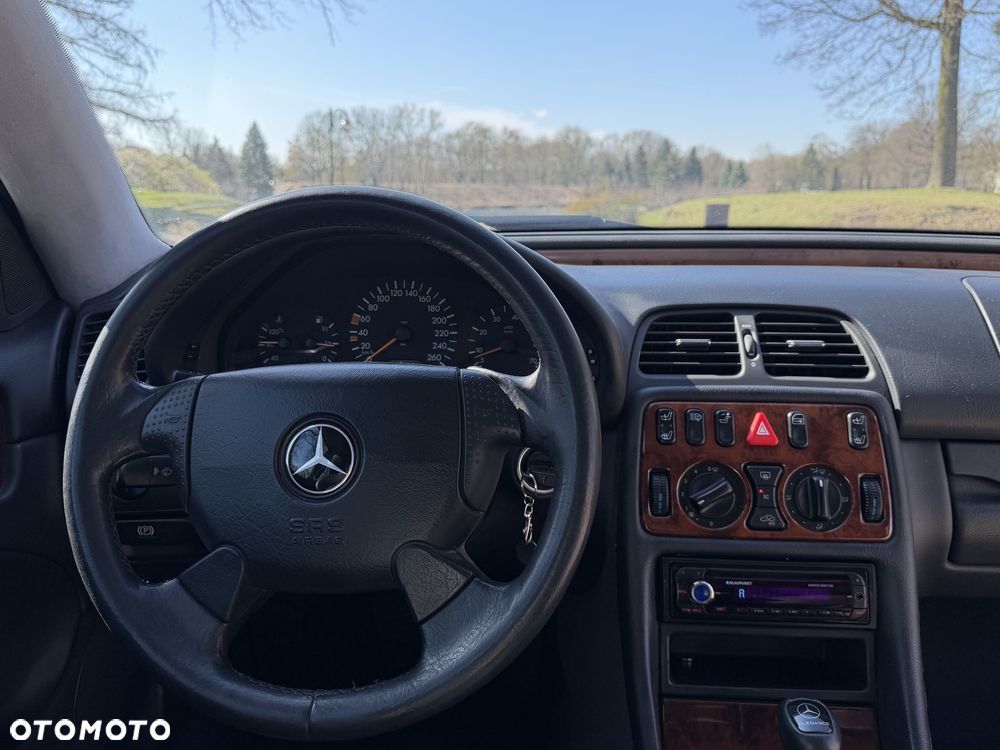 Mercedes-Benz CLK - 10