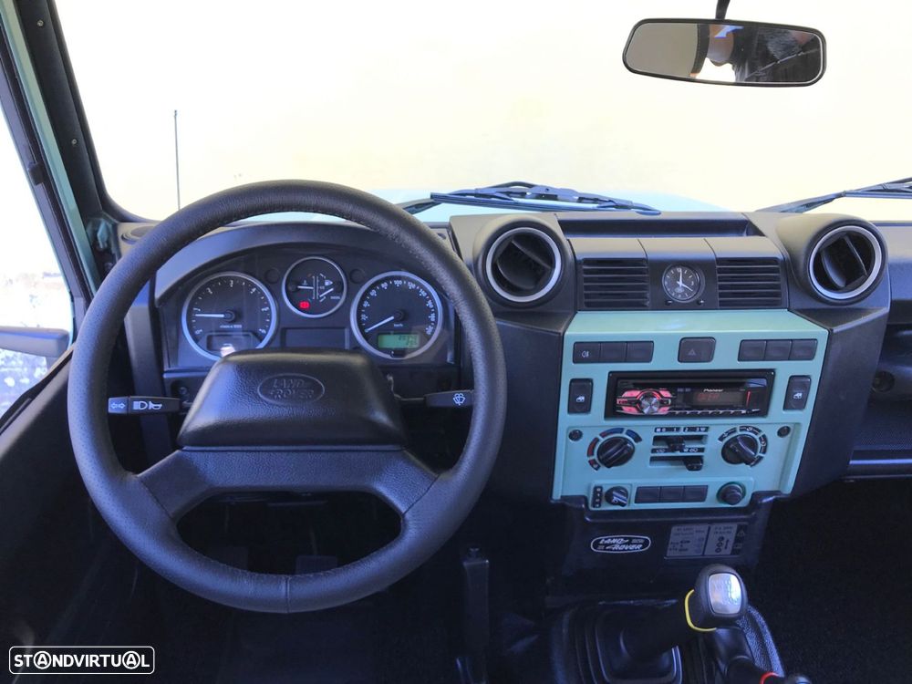 Land Rover Defender - 39