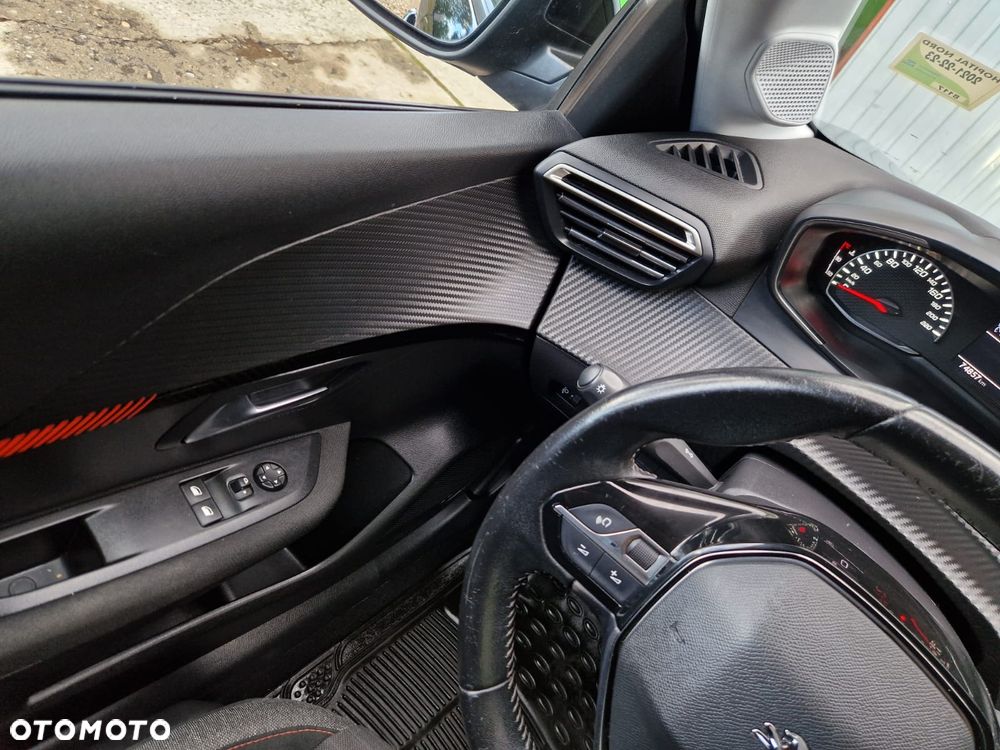 Peugeot 208 - 15