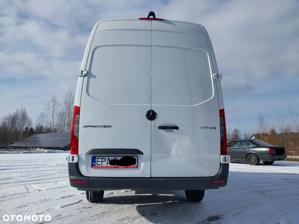 Mercedes-Benz Sprinter - 4