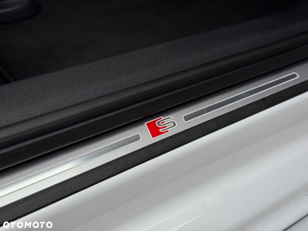 Audi A4 Avant 40 TDI S tronic S line - 34