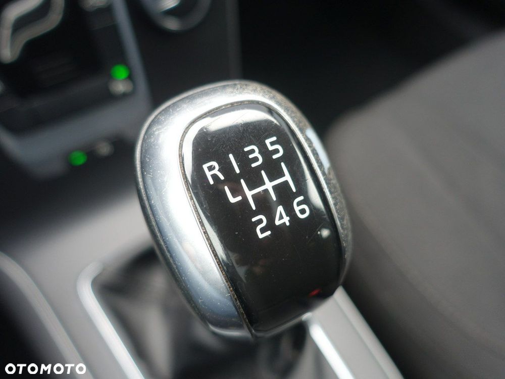 Volvo V40 T2 Kinetic - 24