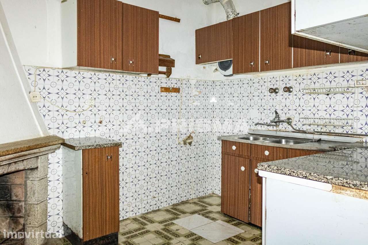 Moradia T1+2 com Terraço, Varanda e Lareira para Venda em Alcains - Grande imagem: 2/46
