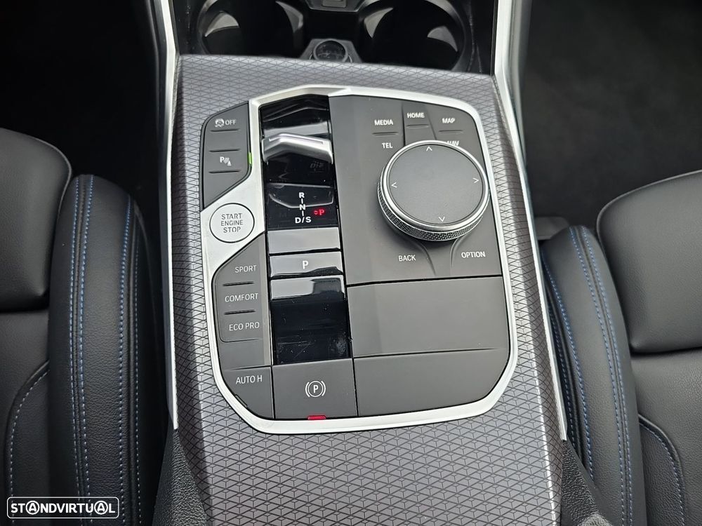 BMW 320 d Pack Desportivo M Auto - 31