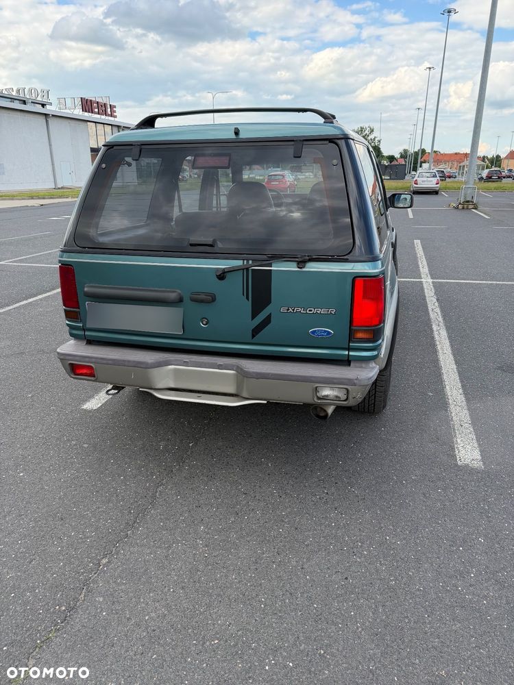 Ford Explorer Standard - 5