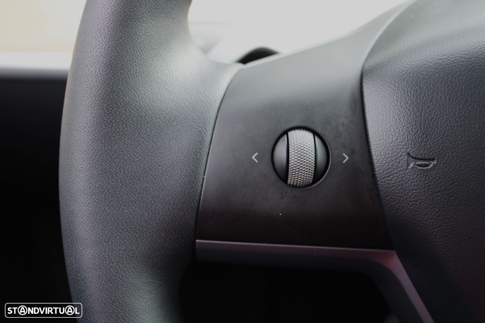 Tesla Model Y Long Range Dual Motor AWD - 25