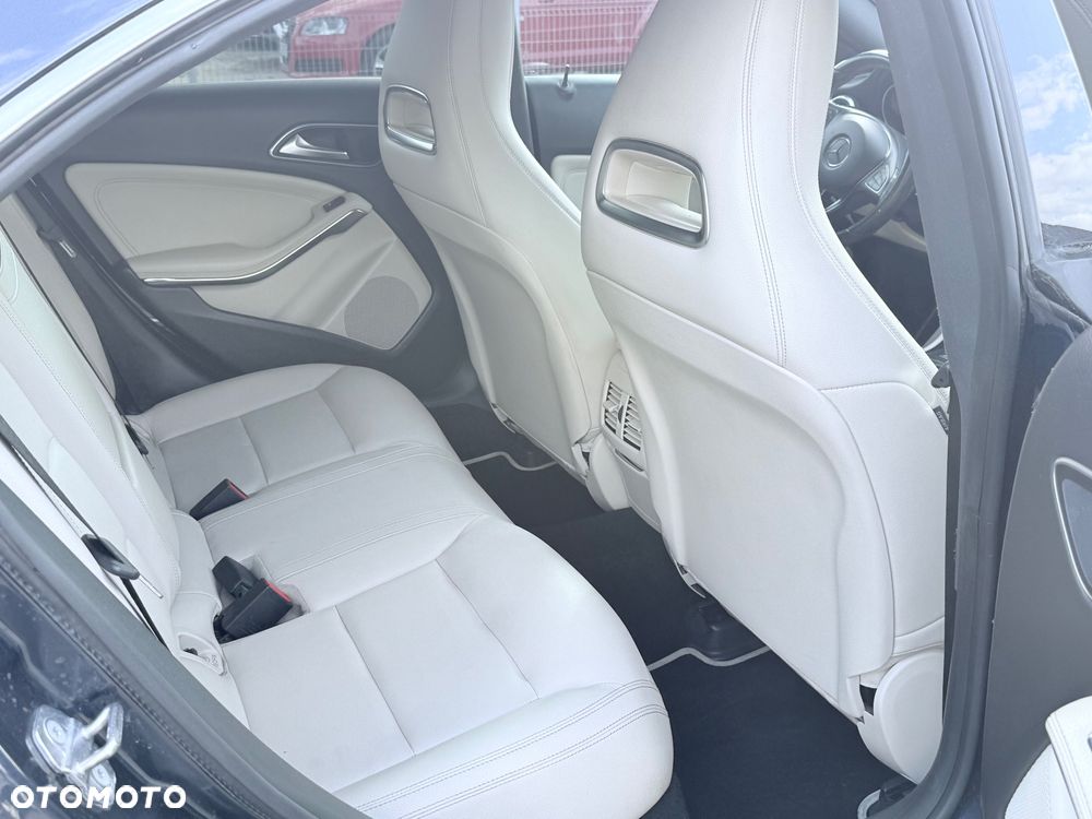 Mercedes-Benz CLA 250 7G-DCT AMG Line - 9