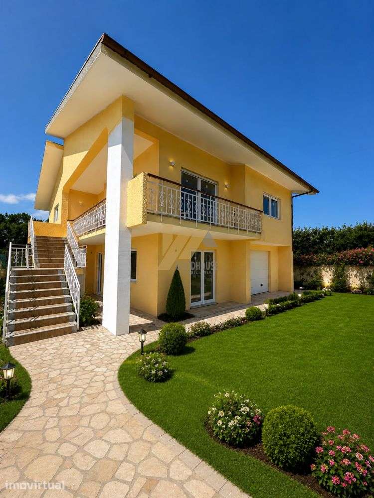 Moradia bi-familiar com 2860m2 de terreno - Grande imagem: 2/14