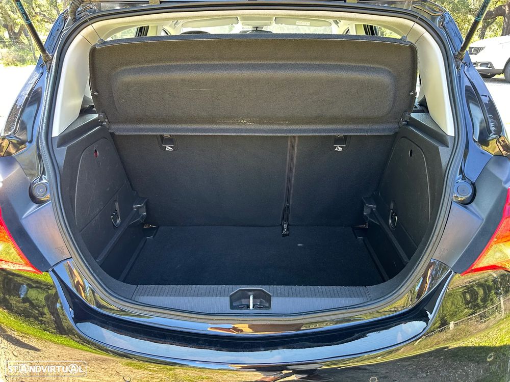 Opel Corsa 1.4 120 Anos - 13