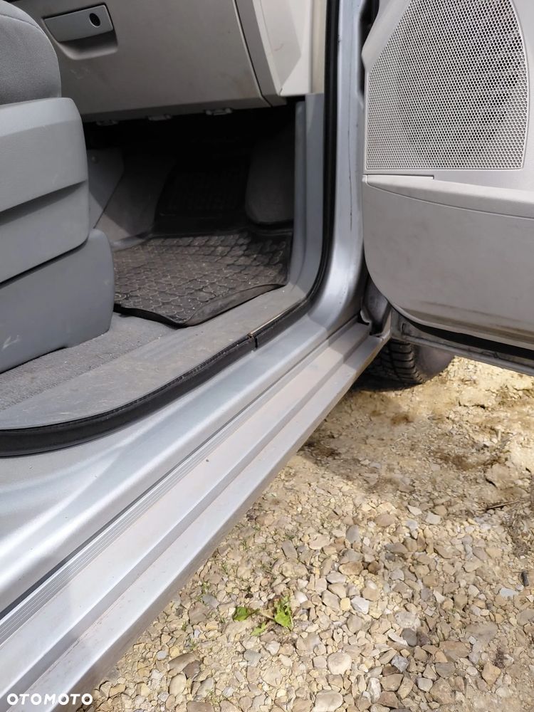 Chrysler Town & Country - 23