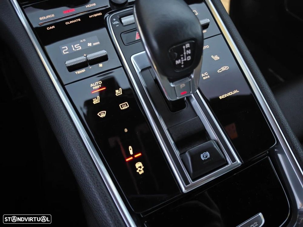 Porsche Panamera 4 E-Hybrid - 22