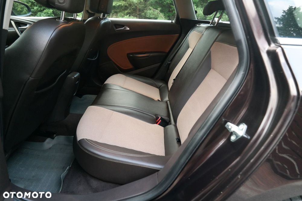 Opel Astra 1.6 Enjoy - 12