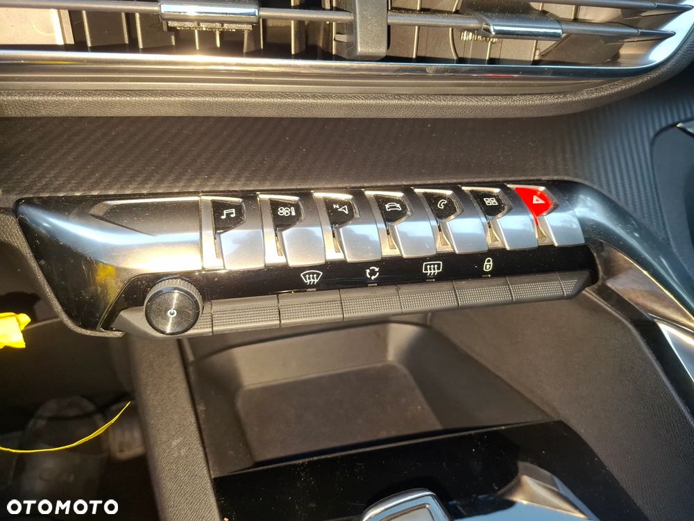Peugeot 3008 BlueHDi 130 Stop & Start EAT8 Active - 17