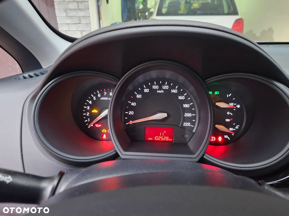 Kia Rio 1.4 L - 6