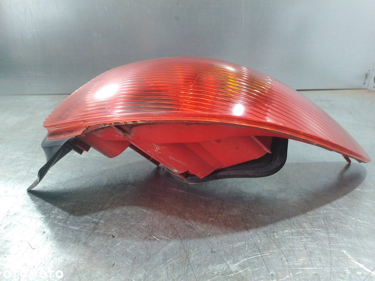 LAMPA TYLNA PRAWA PEUGEOT 206 HATCHBACK - 7