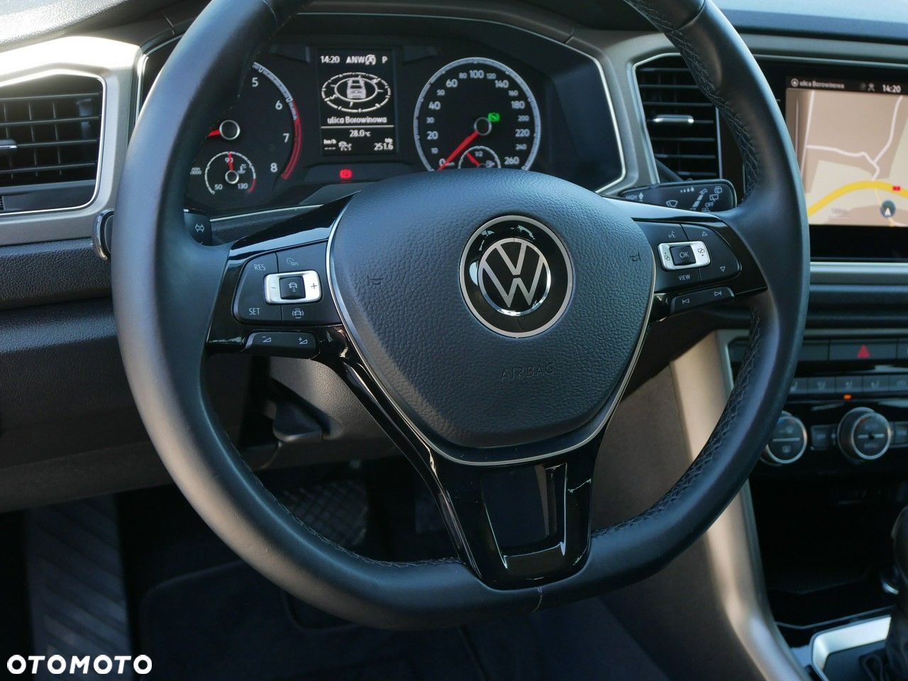 Volkswagen T-Roc - 13