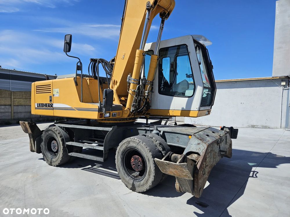 Liebherr A904 - 10