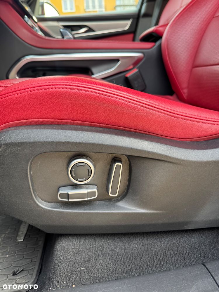 Jaguar F-Pace D300 AWD R-Dynamic SE 90th Anniversary Edition - 37