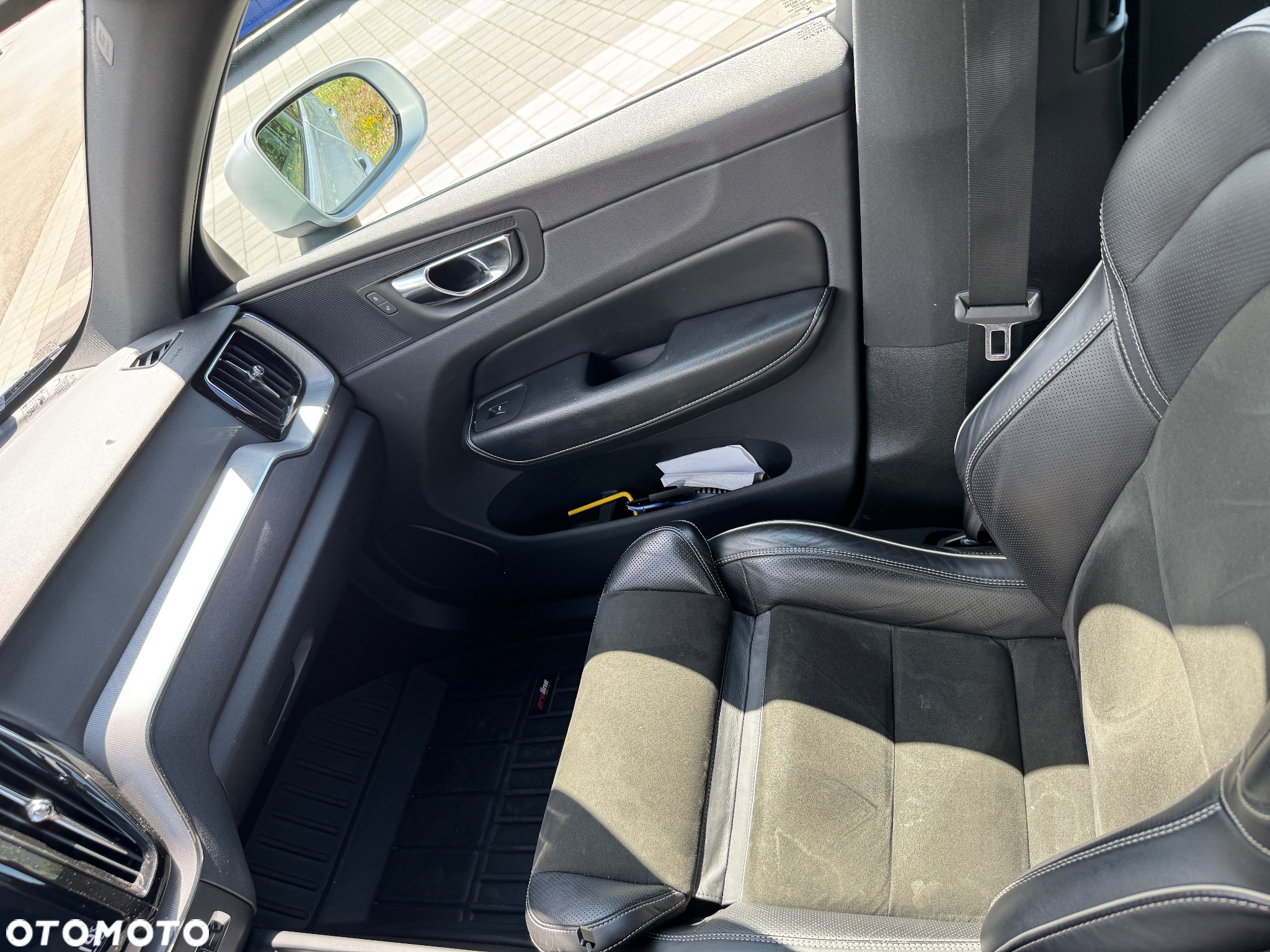 Volvo XC 60 D5 AWD R-Design - 17