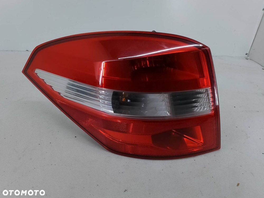 LAMPA TYLNA LEWA RENAULT LAGUNA III ( 07-15 ) KOMBI - 1