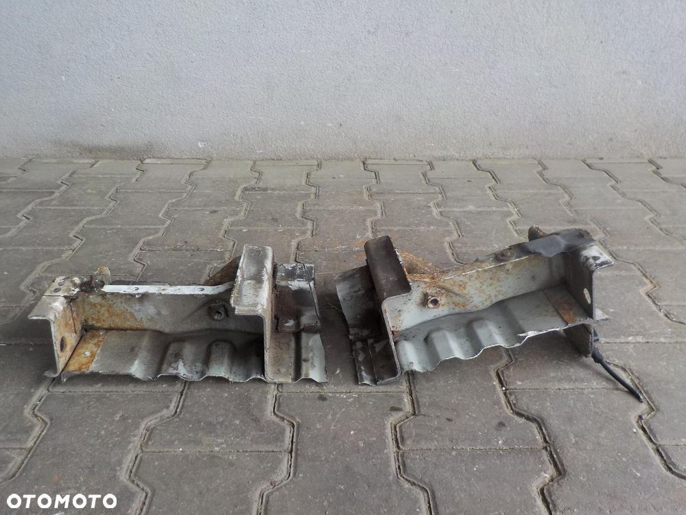 VW T5 UCHWYT MOCOWANIE AMORTYZATORA TYŁ TYLNE PRAWE LEWE - 4