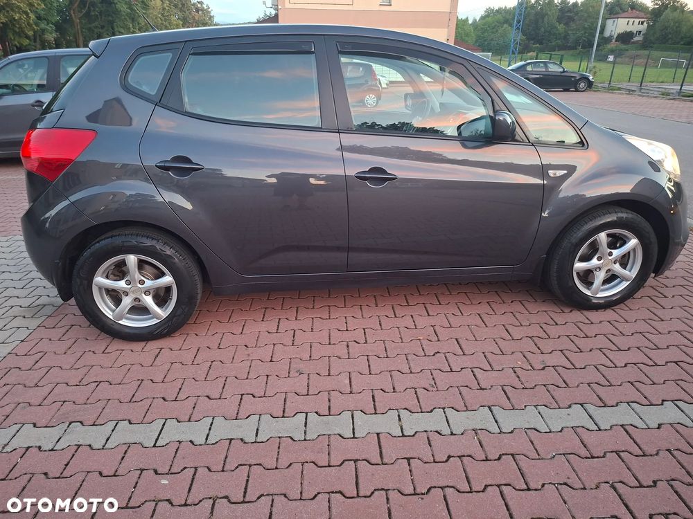 Kia Venga - 12