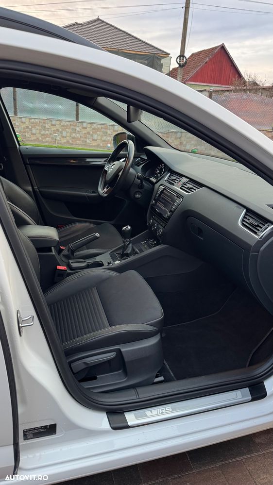 Skoda Octavia Combi 2.0 TDI RS - 18