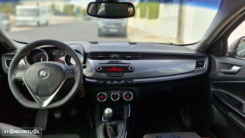 Alfa Romeo Giulietta 1.6 JTDm Distinctive - 16