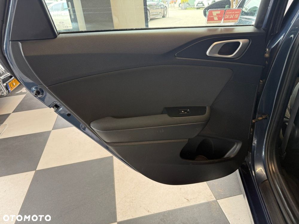 Kia Ceed - 10