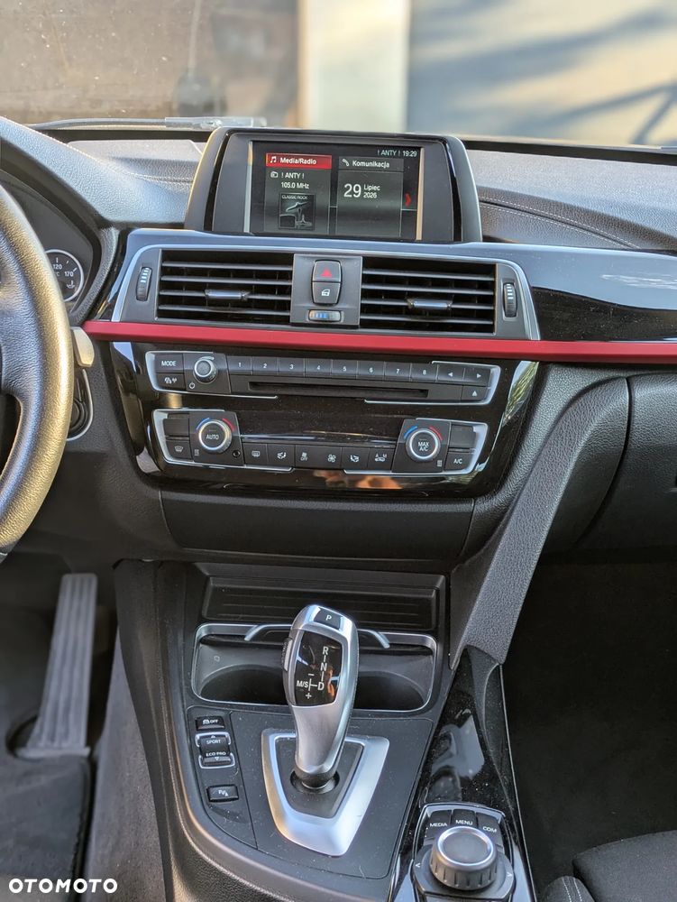BMW Seria 3 318i - 12