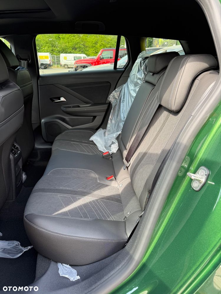 Opel Astra 1.2 T mHEV Ultimate S&S eDTC - 17