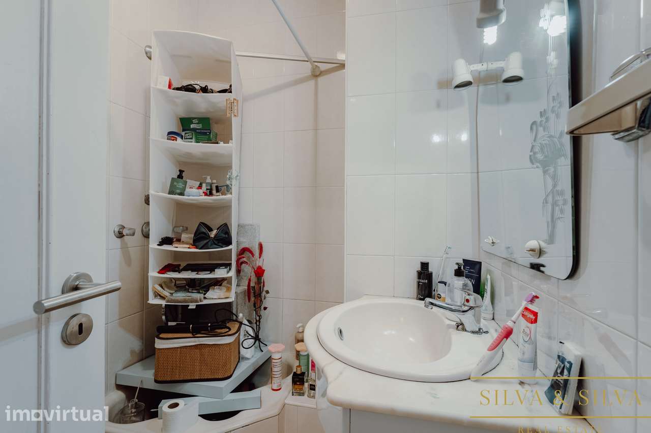 Apartamento T2+1 com garagem  no centro de Canelas - Grande imagem: 2/34