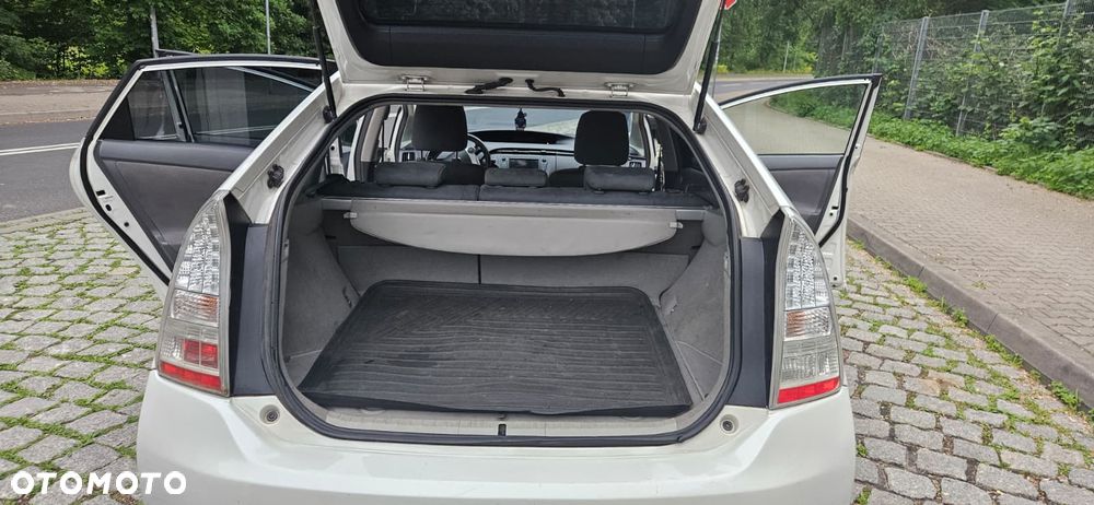 Toyota Prius 1.8 HSD Sol - 17