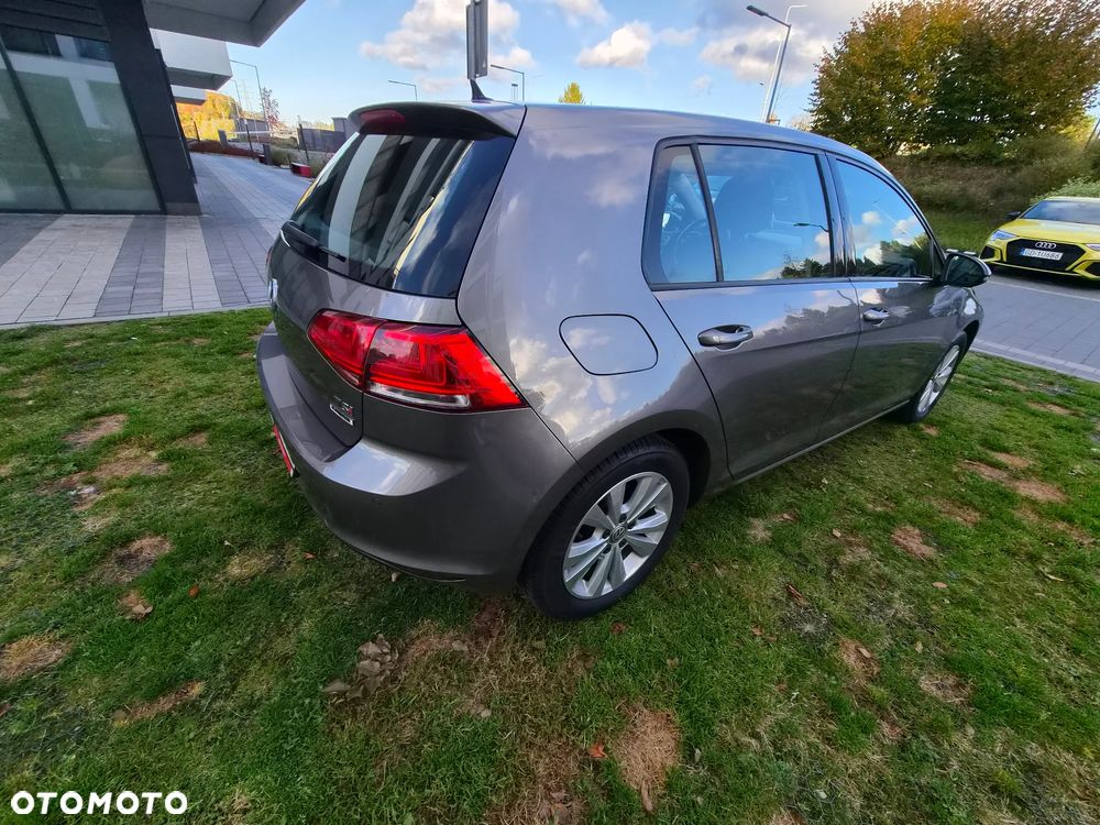 Volkswagen Golf - 6