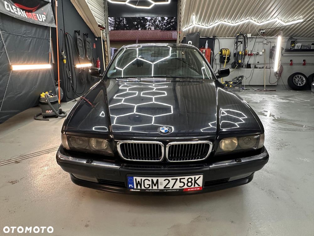 BMW Seria 7 750i - 1