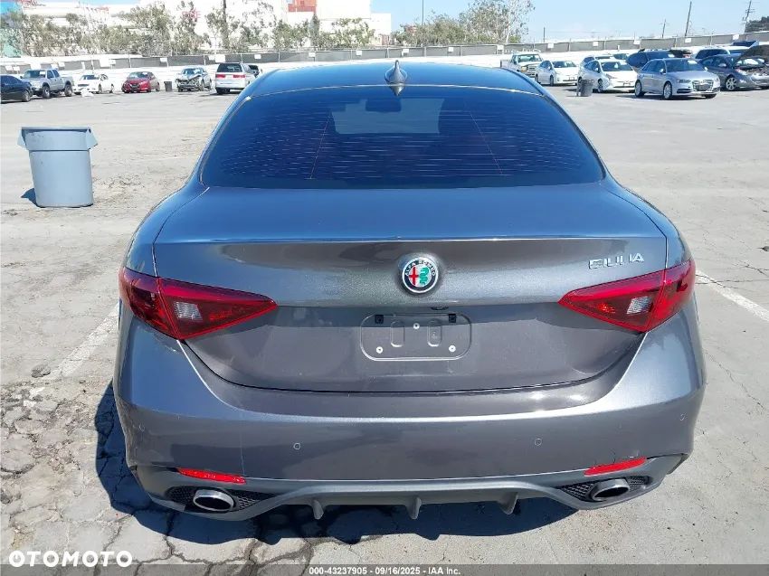 Alfa Romeo Giulia - 7