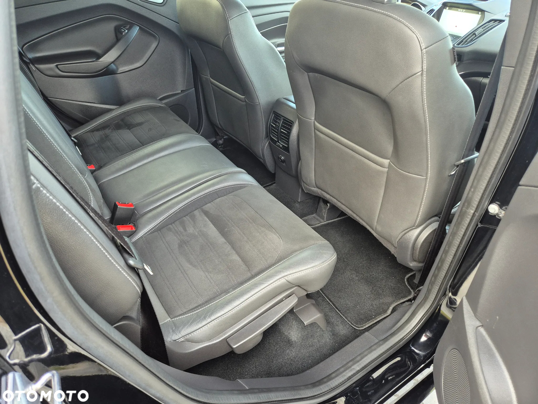 Ford Kuga 2.0 TDCi 2x4 ST-Line - 11