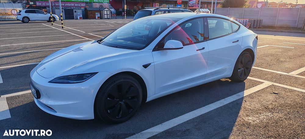 Tesla Model 3 - 1