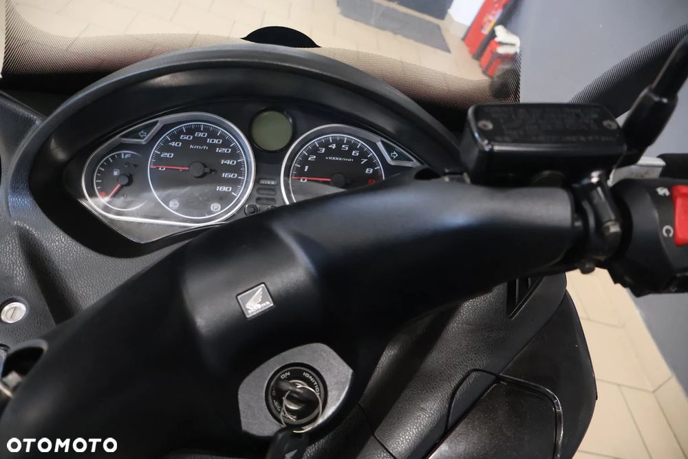 Honda Silver Wing - 8