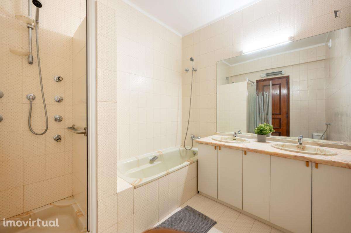 Quarto - localizado em Roma-Areeiro Lisbon - Grande imagem: 2/10