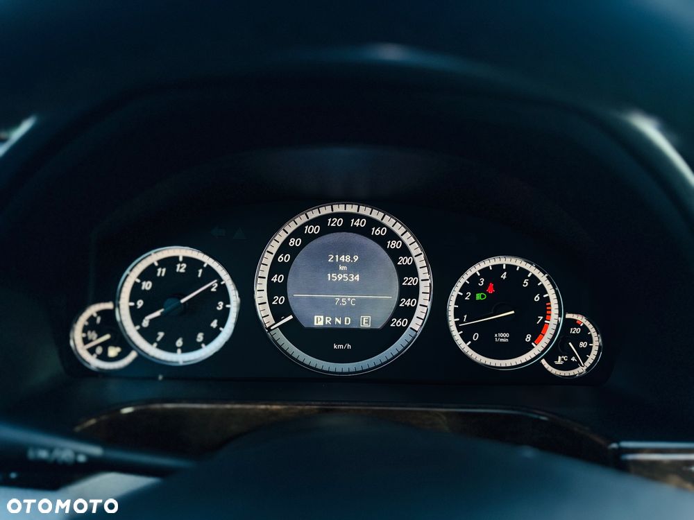 Mercedes-Benz Klasa E 200 BlueEFFICIENCY 7G-TRONIC Elegance - 16