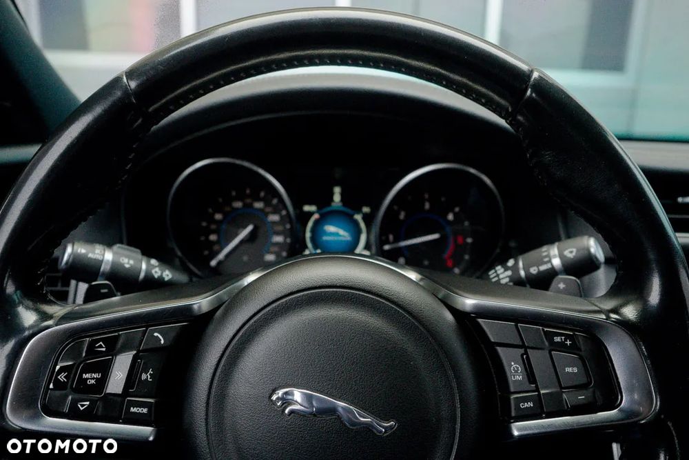 Jaguar XF 2.0 i4D R-Sport - 18